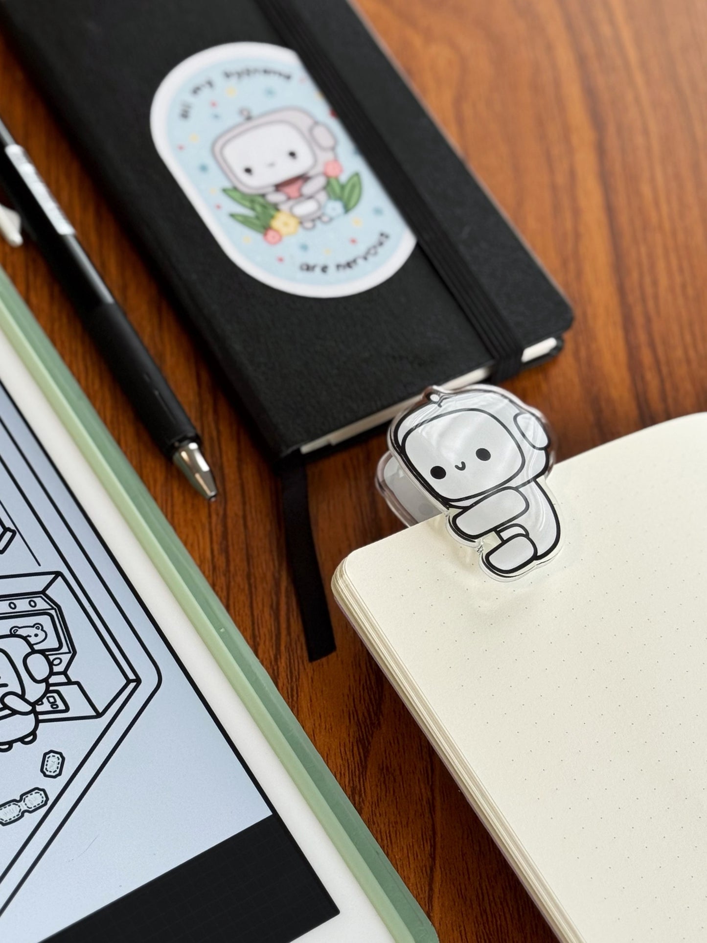 Wobot Acrylic Clip