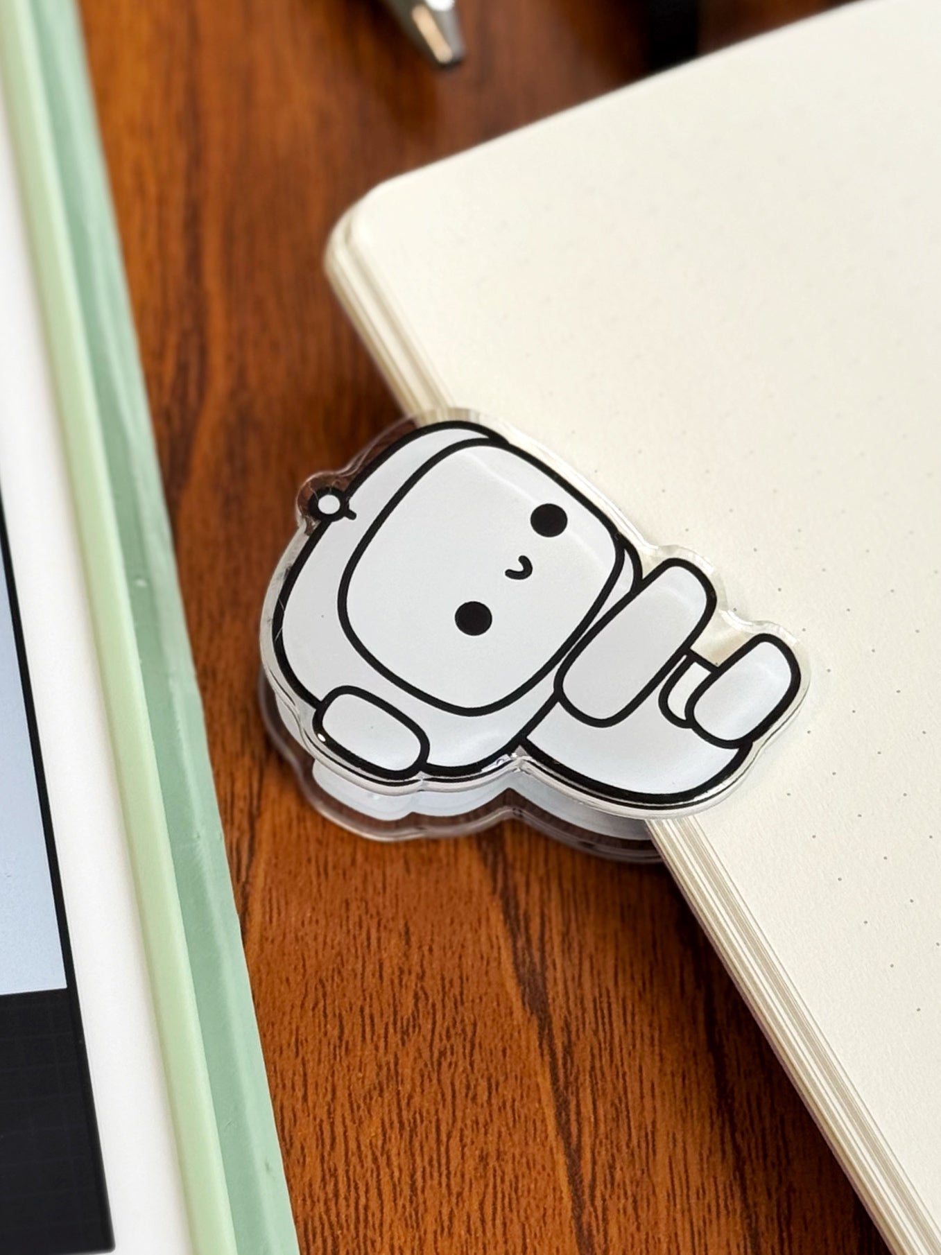 Wobot Acrylic Clip